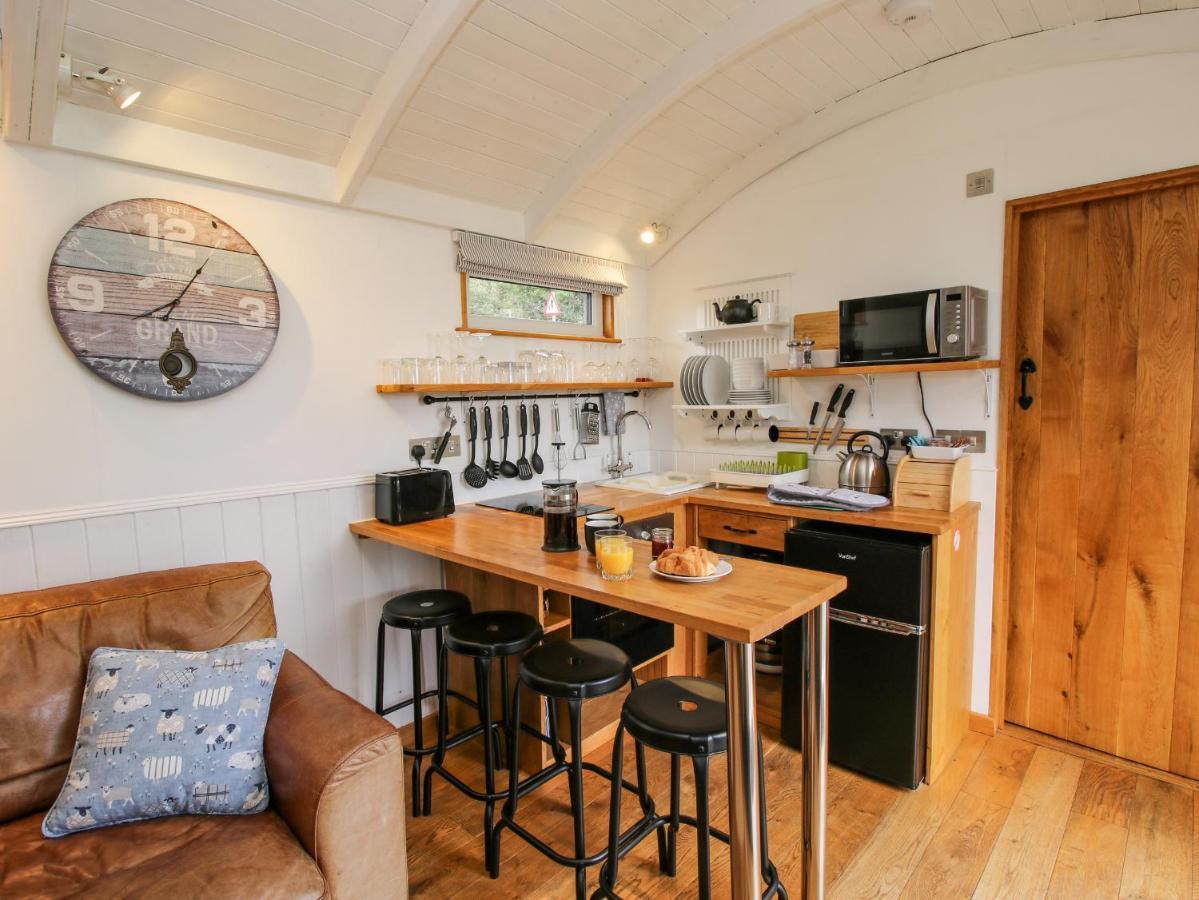 Shepherds Cabin At Titterstone Farden エクステリア 写真